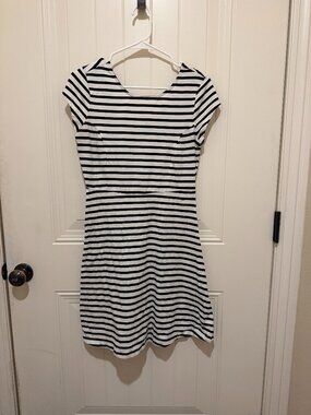 Old Navy Fit & Flare Dress Cap Sleeve - Black & White Striped - Size Medium